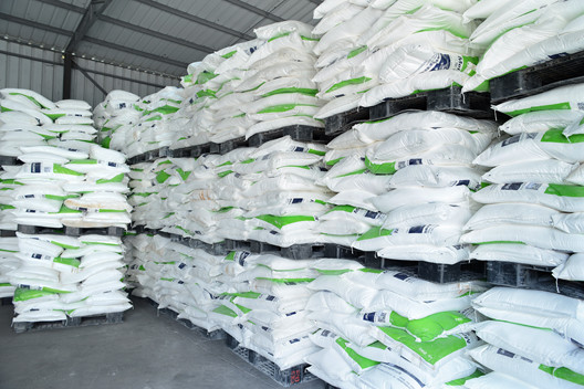 92% white melamine powder